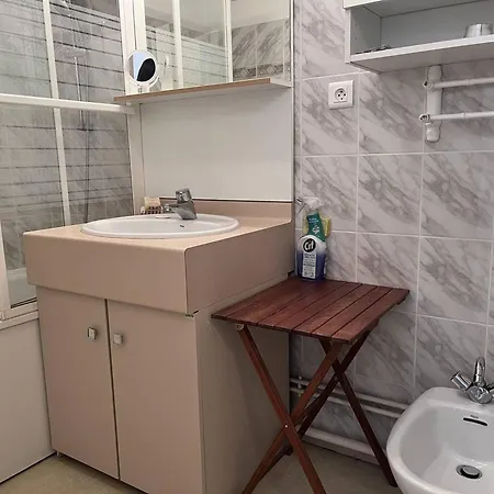 Au Centre Avec Balcon Et Parking - Fr-1-812-135